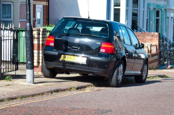 Charity calls for pavement parking crack down image