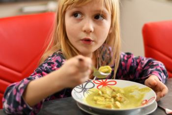 Government urged to fund free school meals during holidays image