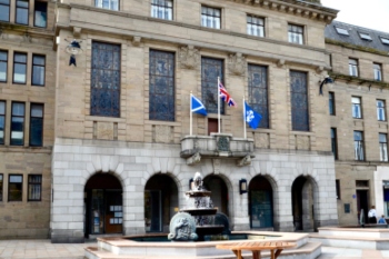 More than 300 Dundee council workers begin strike image