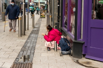 Welsh councils struggle to tackle poverty  image